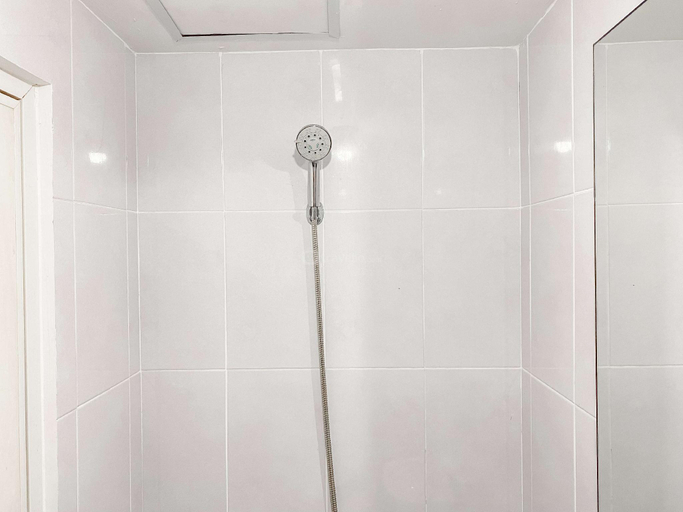 Bathroom 3, Serene Studio Tokyo Riverside PIK 2 By Travelio, Tangerang