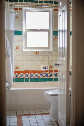 Bathroom 5, El Cordova Hotel on Coronado Island, San Diego