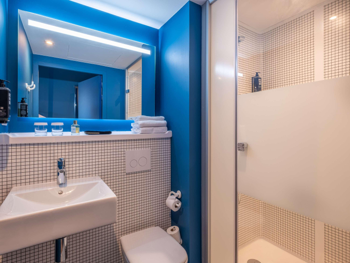 Bathroom, Ibis Budget Nantes Nord Treillières, Loire-Atlantique