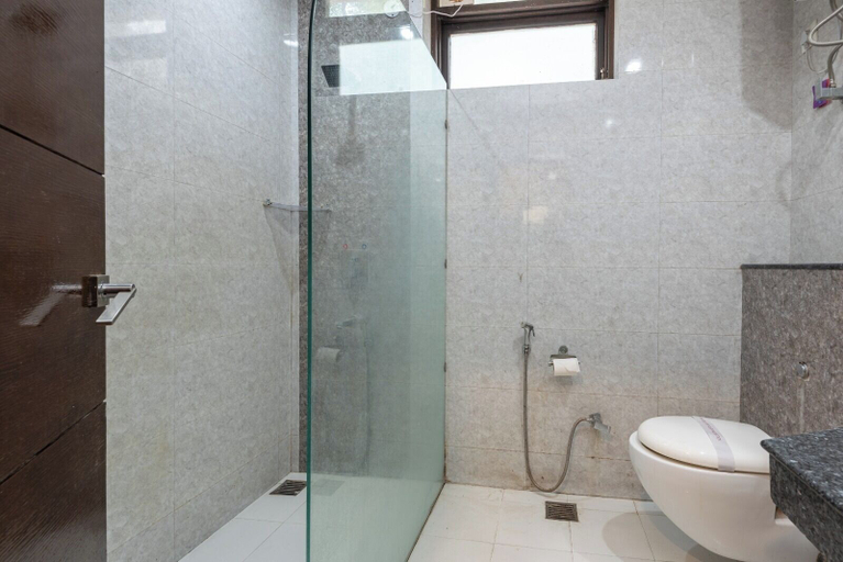Bathroom 3, Saavi Hotel Huda City Centre, Gurgaon