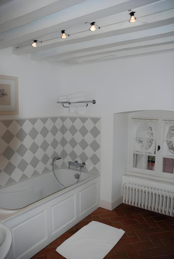 Bathroom 12