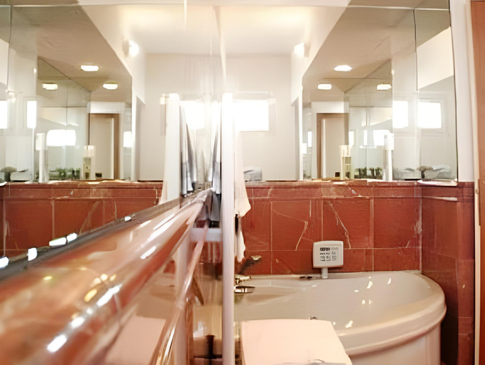 Bathroom 11