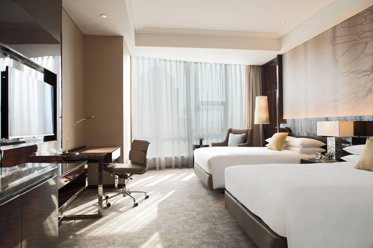 Bedroom 4, Renaissance Shanghai Pudong Hotel, Shanghai