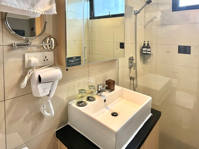 Bathroom 13