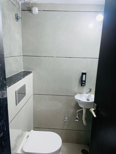 Bathroom 3, StayMore premium rooms and AC dorm , West Nimar