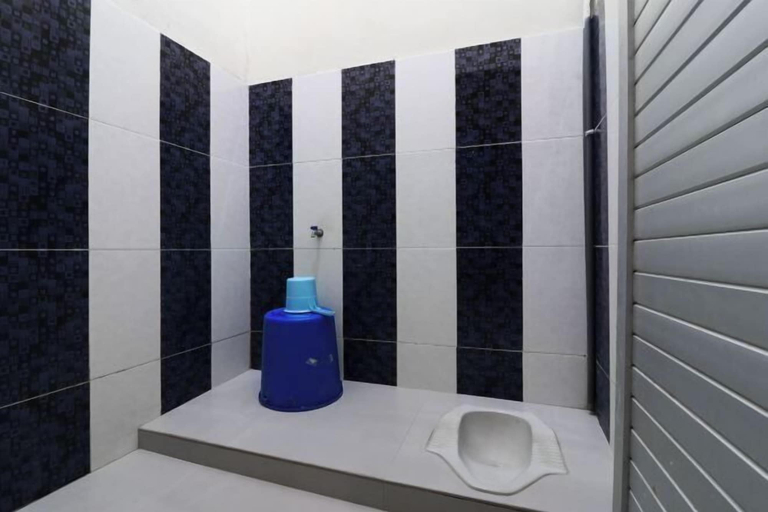 Bathroom 12
