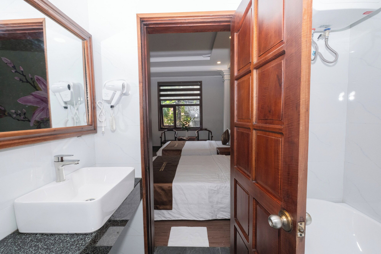 Bathroom 4, Jade Hotel, Huế