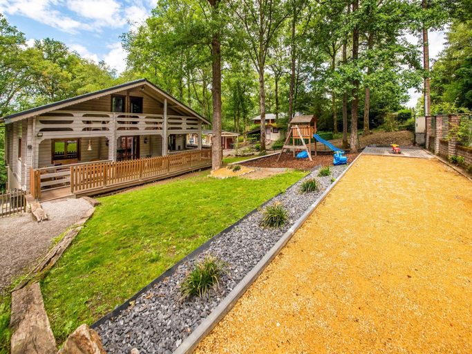 Spacious chalet with sauna and bubble bath, Luxembourg