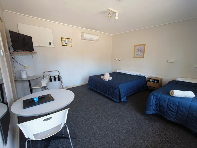 Bedroom 3, Red Chief Motel, Gunnedah