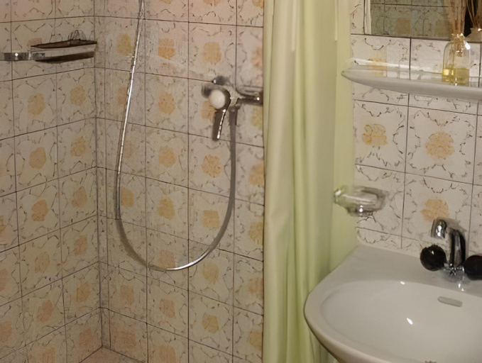 Bathroom 6