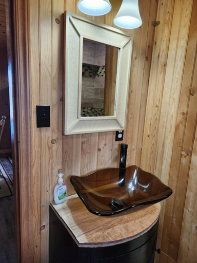 Bathroom 3, Winmar Cabins, Lake