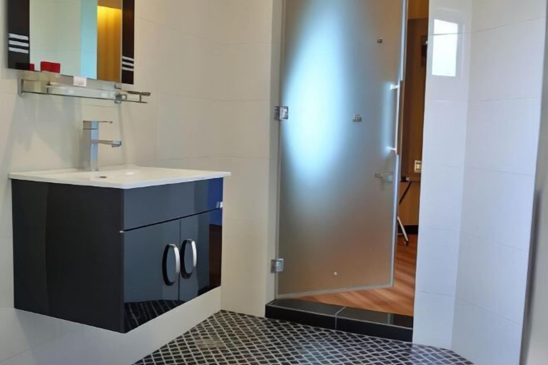 Bathroom 13