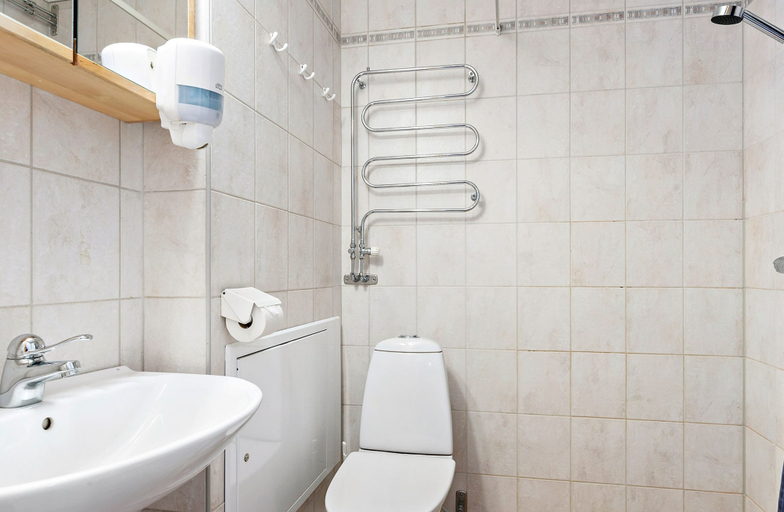 Bathroom 3, First Camp Moraparken, Mora