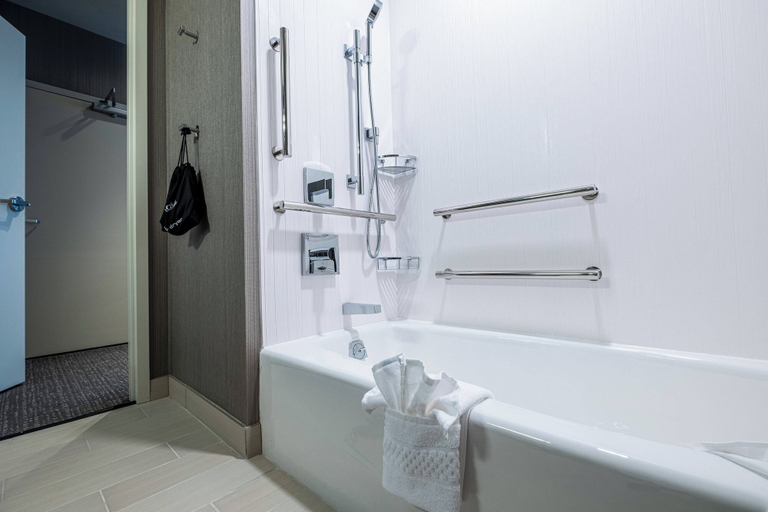Bathroom 4, Courtyard by Marriott Toledo West, Lucas