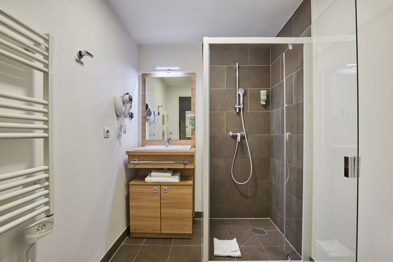 Bathroom 5, Appart'hôtel Odalys City Campus - Paris Rueil Malmaison, Hauts-de-Seine