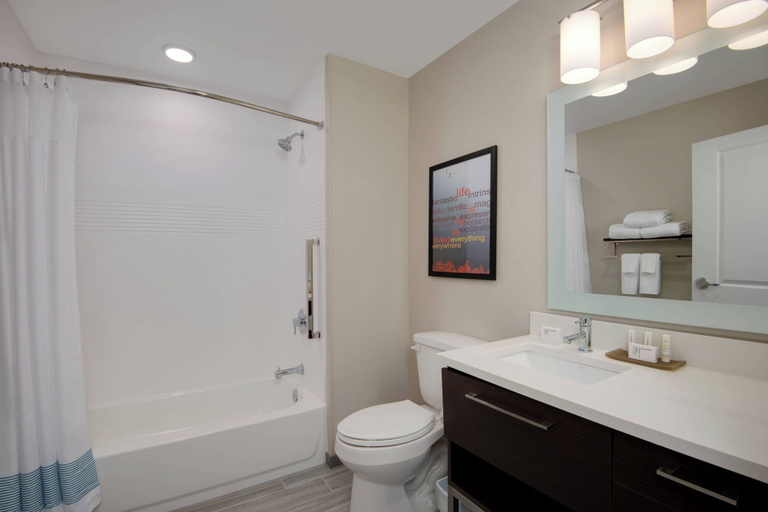 Bathroom 5, TownePlace Suites by Marriott Niceville Eglin AFB Area, Okaloosa