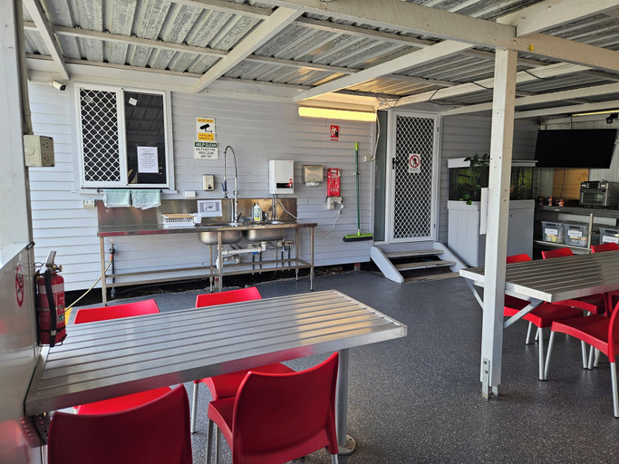 Food & Drinks 4, AAOK Riverdale Caravan Park, Bundaberg