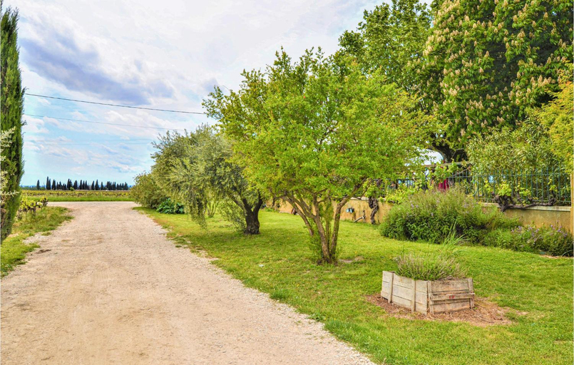 Others 2, Amazing Home In Violes, Vaucluse