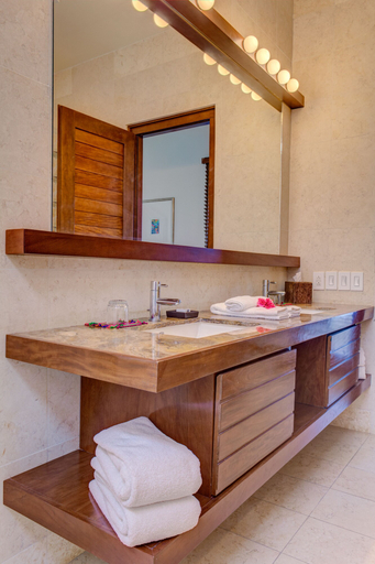 Bathroom 5, Las Verandas Hotel & Villas, Roatán