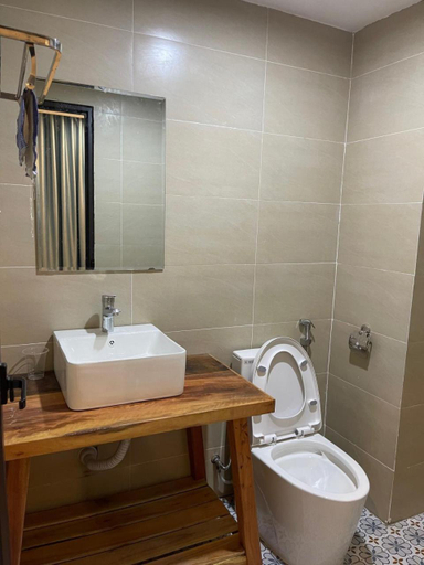 Bathroom, Ocpi Homestay, Văn Giang