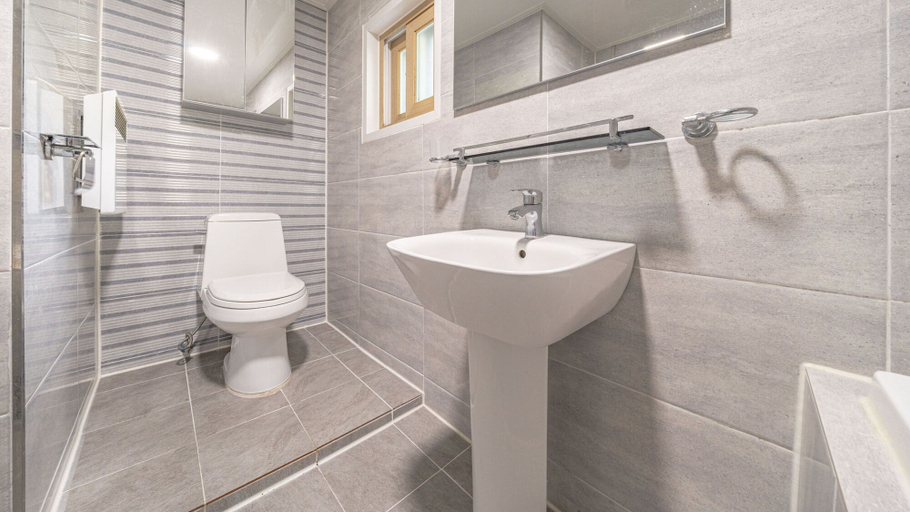 Bathroom 3, Chuncheon Thegangchon Pension, Chuncheon