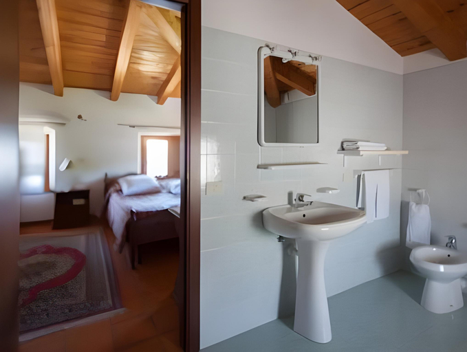 Bathroom 13