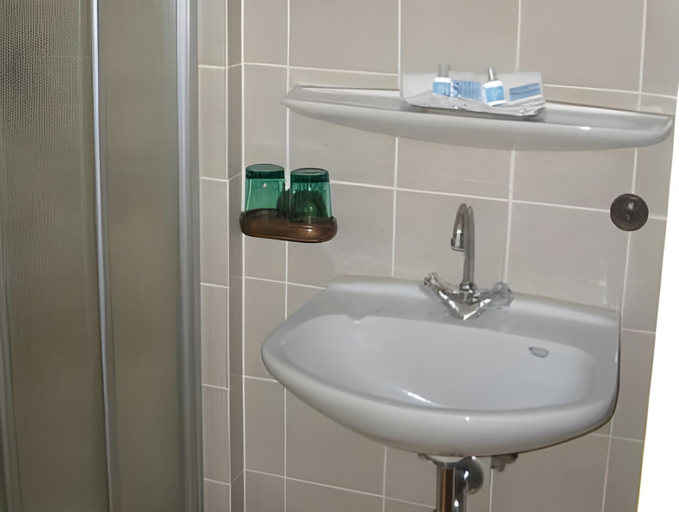 Bathroom 4