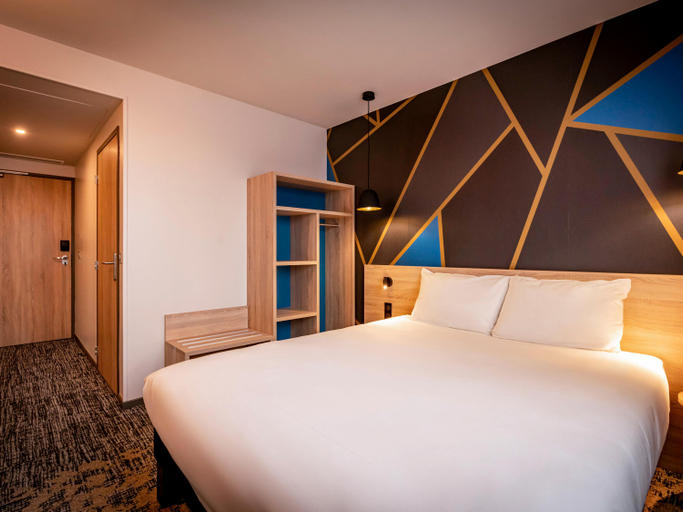 Bedroom 2, Ibis Styles Valenciennes Petite Forêt, Nord