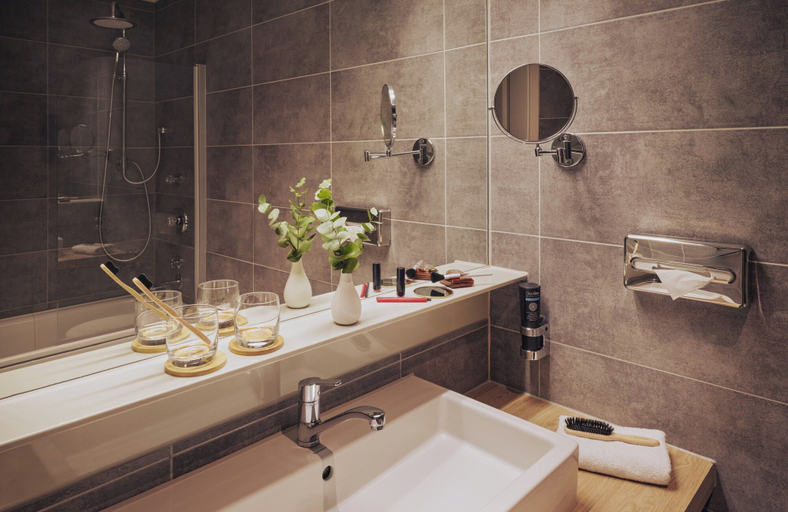 Bathroom 5, Hotel Mannheimer Hof - Leonardo Limited Edition, Mannheim