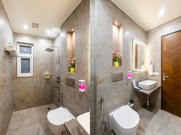 Bathroom 3, Aadat Hotel Near Artemis Hospital Gurgaon, Gurgaon