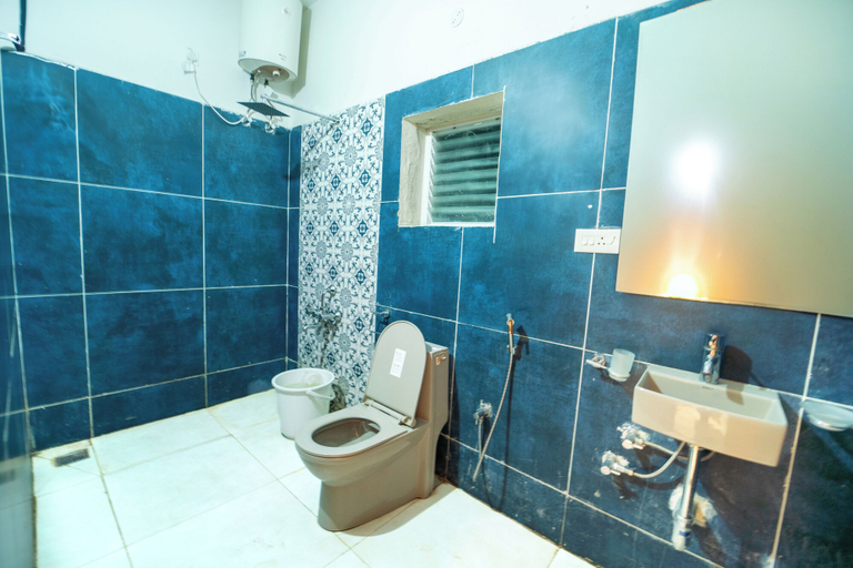 Bathroom 4, Queen's Hotel Mount Garden Kodaikanal, Dindigul