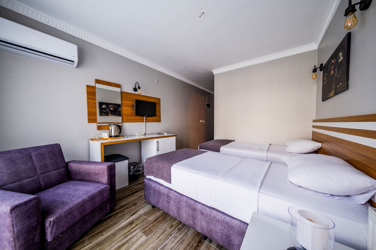 Bedroom 3, Lopera Beach Hotel, Edremit