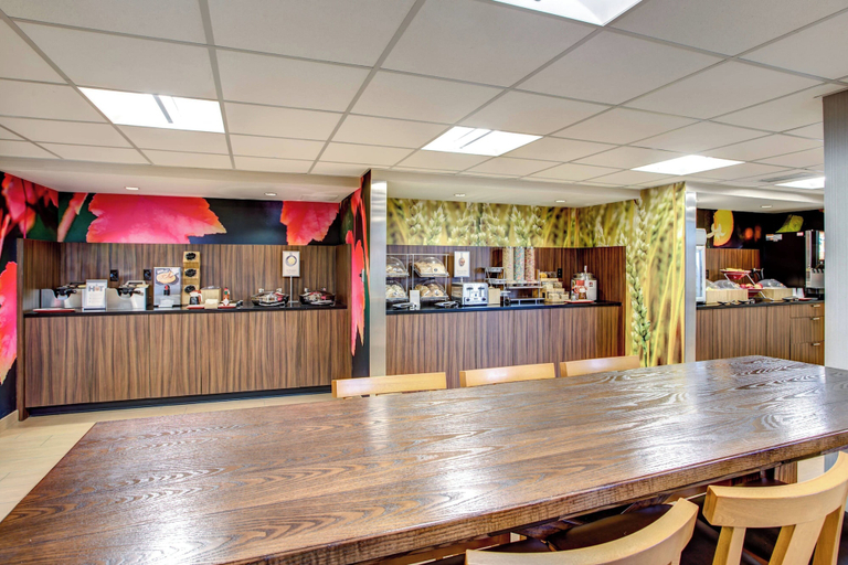 Food & Drinks 5, Fairfield Inn & Suites Springfield Holyoke, Hampden