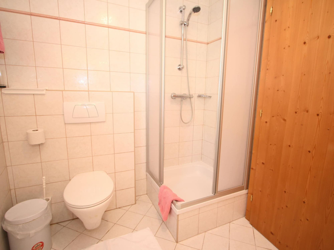 Bathroom 4, Sunlit Apartment near Ski Area in Hüttschlag, Sankt Johann im Pongau