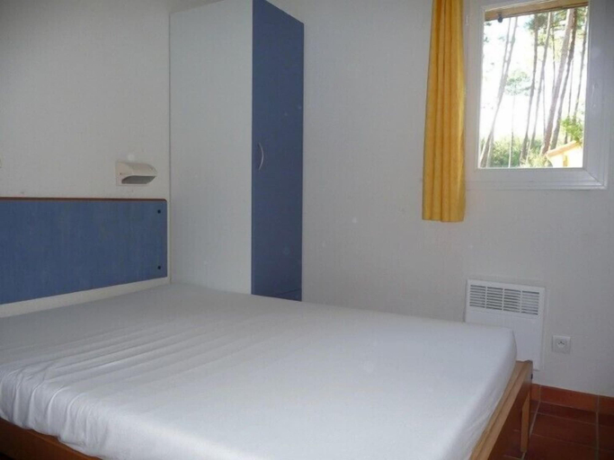 Bedroom 3, Village Vacances Le Lac Marin Soustons, Landes