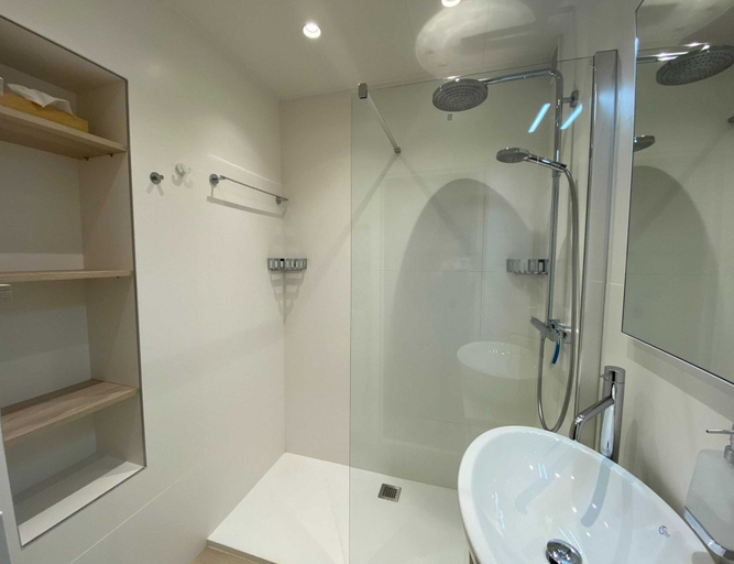Bathroom, Apartment in Nieuwpoort With Views, West-Vlaanderen