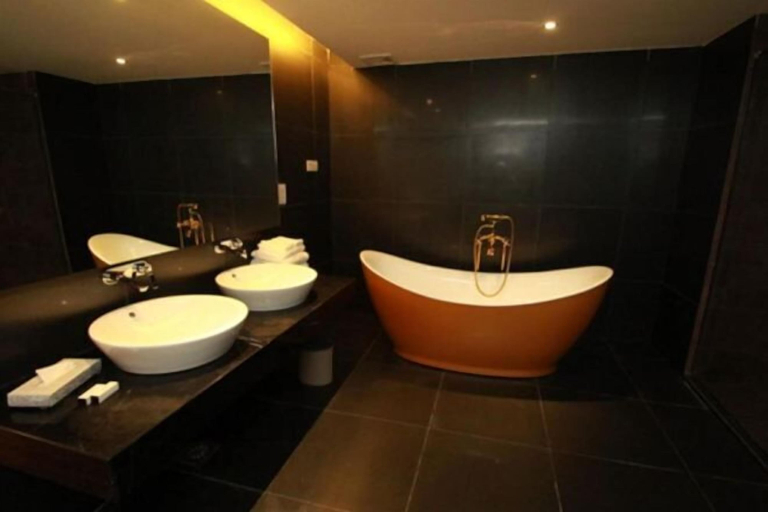 Bathroom 13