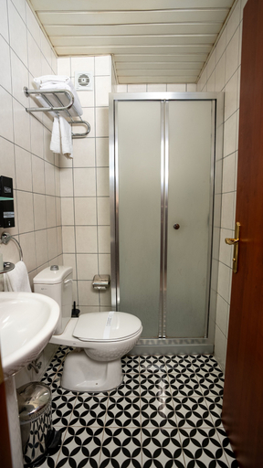 Bathroom 5, Golden Siyav Hotel, Kadıköy