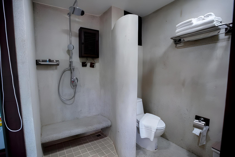 Bathroom 12
