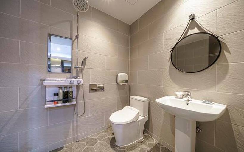 Bathroom 5, Ulsan KTX Station Brown Dot, Ulju