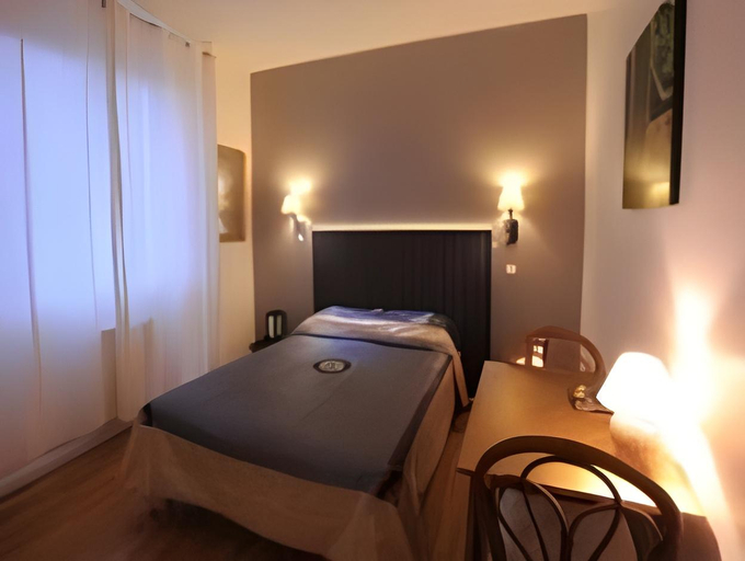 Bedroom 12