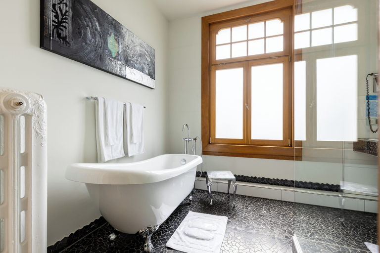 Bathroom 26