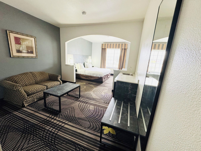 Bedroom 3, FairBridge Inn & Suites Cleburne, Johnson