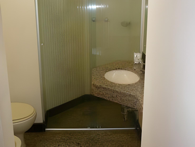 Bathroom 10