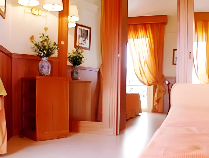 Bedroom 13