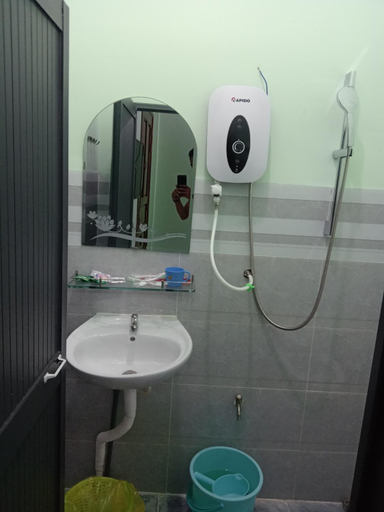 Bathroom, Nha nghi Thai Cuong, Long Mỹ