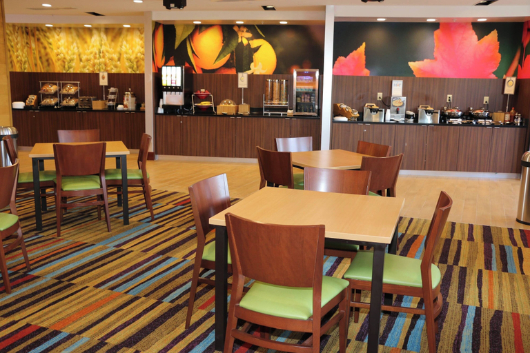 Food & Drinks 5, Fairfield Inn & Suites by Marriott Bowling Green, Wood