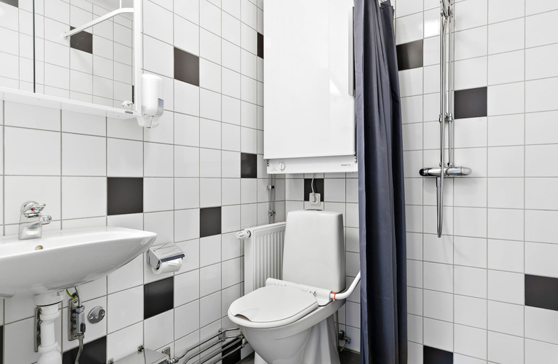Bathroom 3, First Camp Moraparken, Mora