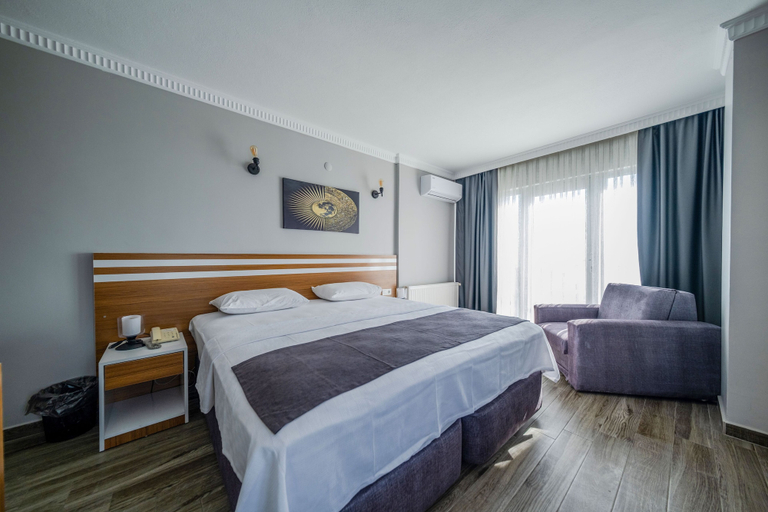 Bedroom 2, Lopera Beach Hotel, Edremit