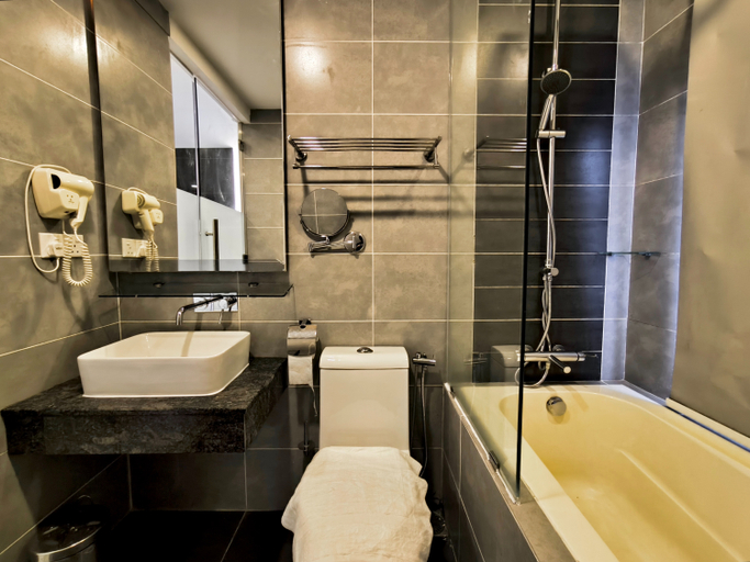 Bathroom 11